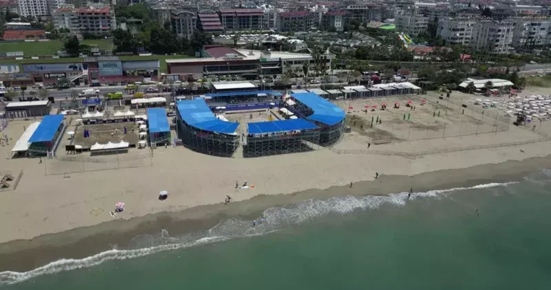 Plaj voleybolunun kalbi Alanya da atıyor