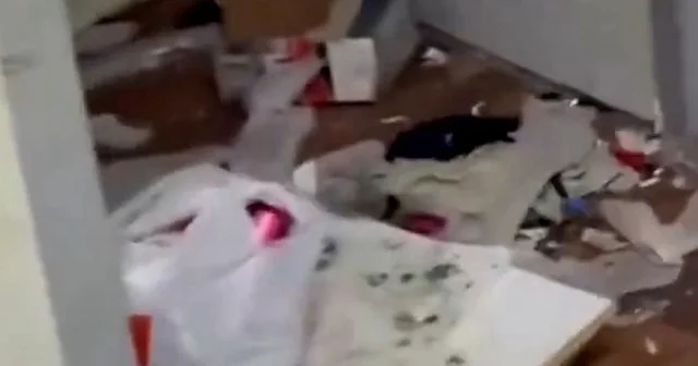 Malatya da boşaltılan deprem konteynerinin son hali isyan ettirdi: Devlet size böyle mi teslim etti VİDEO İZLE
