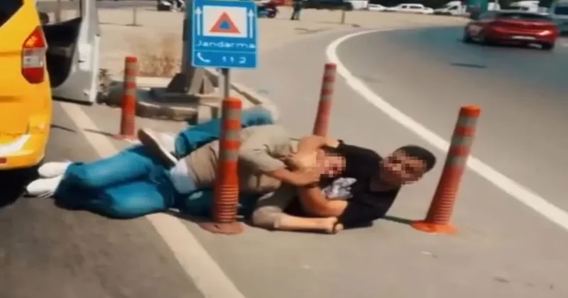 Adana da yol kenarında ilginç kavga: Boğazını sıktı ve Telefonu vereceksin diye bağırdı