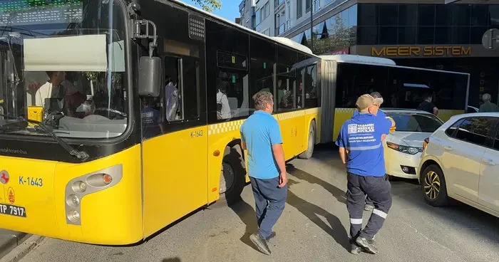 Tabela, duba... Hiçbiri etki etmedi! Avcılar trafiğini kilitleyen park: Sürücüler tepki gösterdi