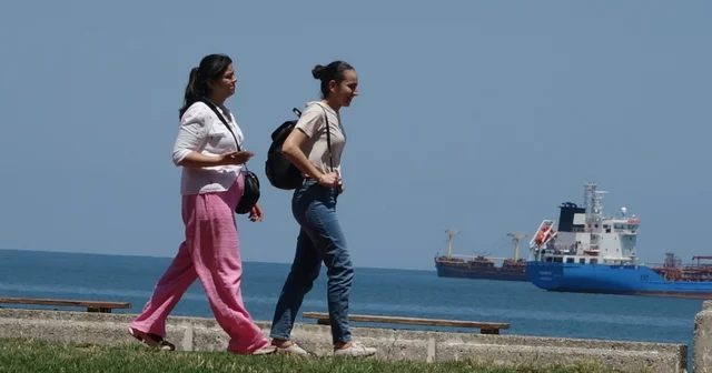 Samsun da sıcaktan bunalanlar gölgelerde serinledi Samsun Haberleri
