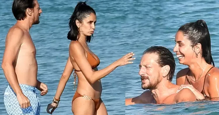 Suda şakalaşıp eğlendiler... Baş başa deniz keyfi!