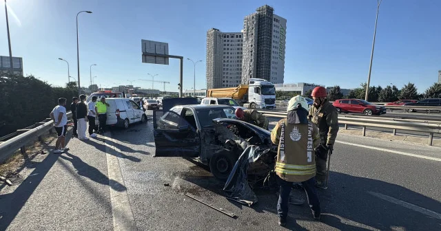 Sultanbeyli de trafik kazası: Dört kişi yaralandı Gündem Haberleri