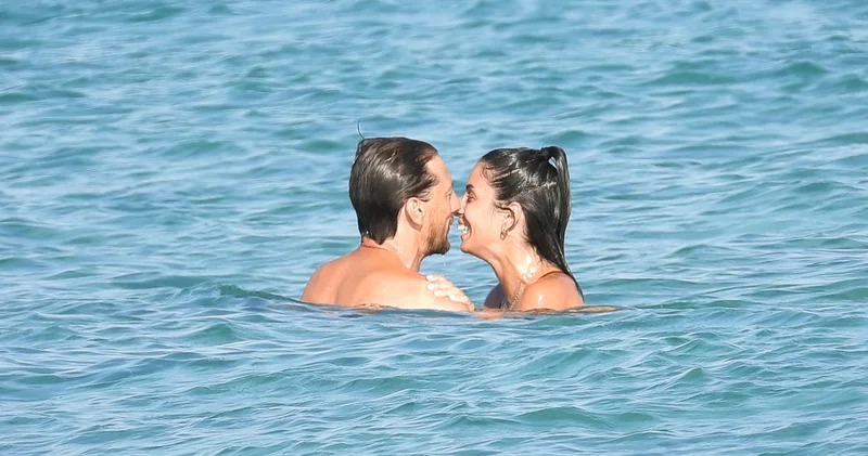 Engin Hepileri ile Beyza Şekerci nin romantik tatili Magazin haberleri