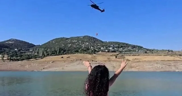 Skorsky pilotundan çocuğa yürek ısıtan hareket VİDEO İZLE