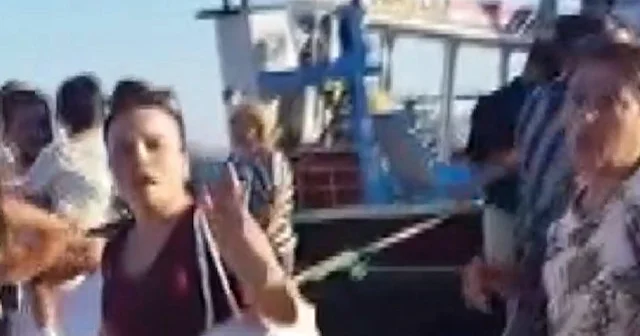 Marmara Denizi nin ortasında yanan feribottan kurtulan vatandaşlar: Yavuz Naz Gemisi bizi ölüme sürükledi VİDEO İZLE