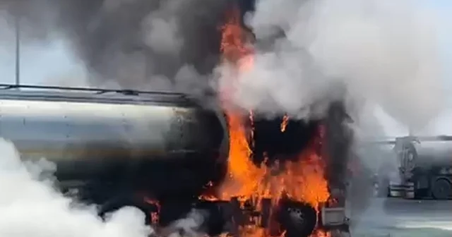 Şırnak ta akaryakıt yüklü tanker, alev alev yandı Şırnak Haberleri