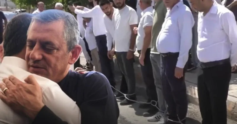 Özel i karşılarken ayaklarına zincir vurdular Sözcü Gazetesi