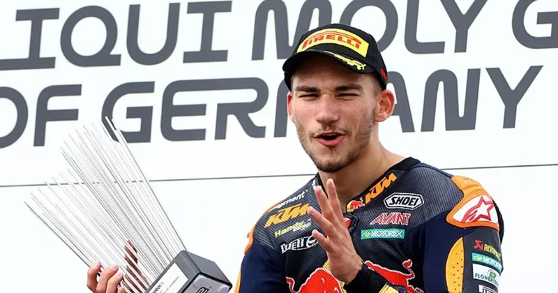 Milli motosikletçi Deniz Öncü, Dünya Moto2 Şampiyonası nın Almanya yarışını kazandı
