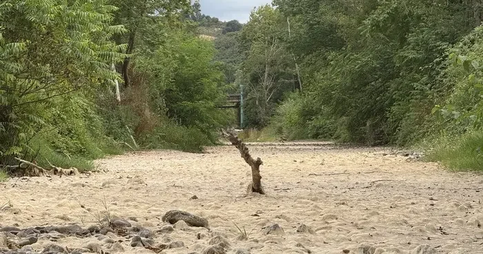 Sakarya nın gözde mekanlarından Maden Deresi ndeki şelale kurudu