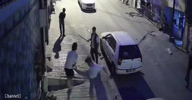 Başakşehir de iki grubun taşlı sopalı kavgası kamerada VİDEO İZLE
