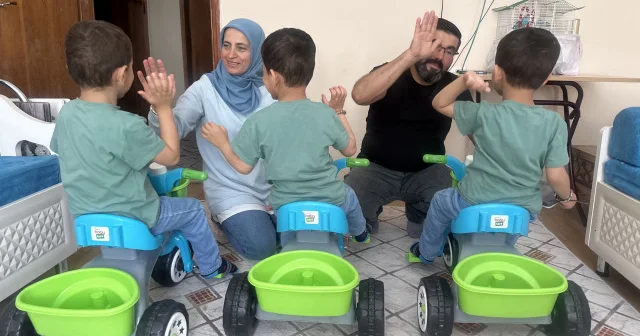 Üçüzleri evlat edinen İpek çifti yuvalarını sevgiyle büyüttü: Allah ın ayırmadığını biz ayıramayız VİDEO İZLE