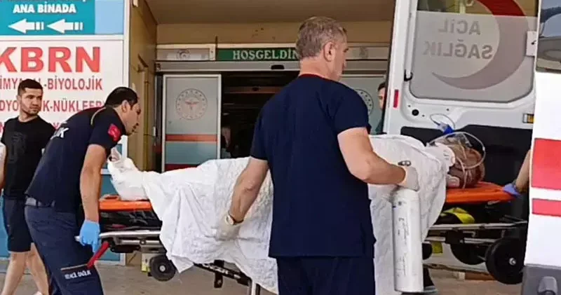 3 katlı apartman inşaatında iskeleden düşen bina sahibi ağır yaralandı