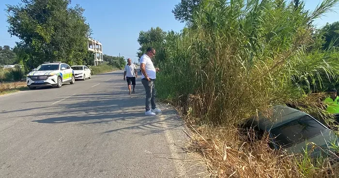 Antalya’da otomobil şarampole uçtu: Anne ve kızı yaralandı