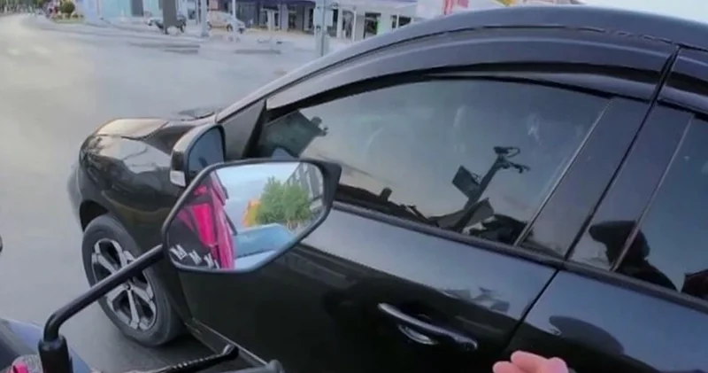Bir anda kavşağın ortasında durdu, kimse ne olduğunu anlayamadı