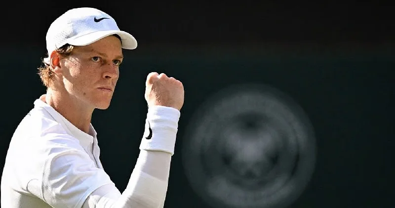 Dünya 1 numarası raket Jannik Sinner, Carlos Alcaraz ı devirerek Wimbledon şampiyonluğunu elde etti