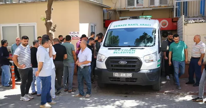 Adana da direğe çarpması sonucu ölen motosiklet sürücüsünün cenazesi defnedildi