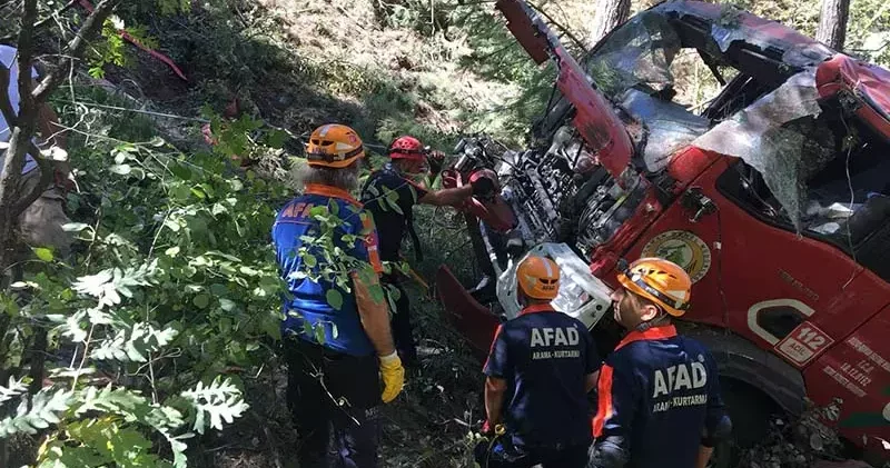 Orman yangınına giden arazöz uçuruma yuvarlandı; 1 şehit, 5 yaralı