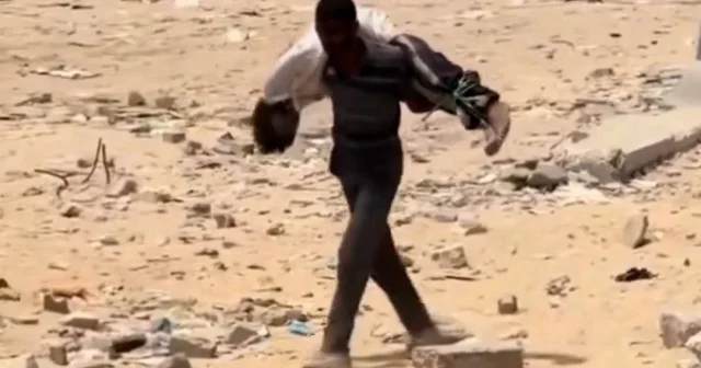 Bir çuval unla dönmeyi umduğu evine kardeşinin naaşıyla döndü VİDEO İZLE