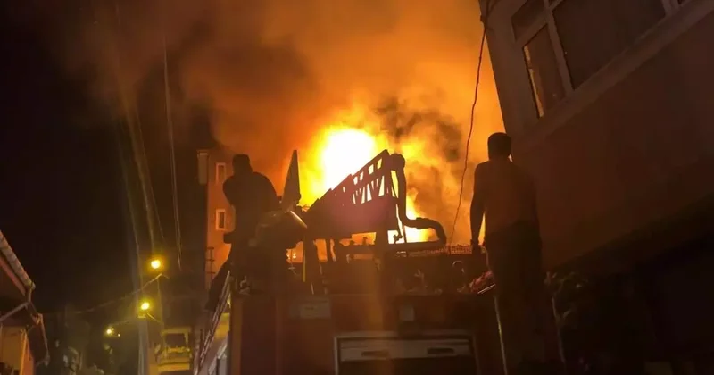 Balıkesir’de alevler arasında kalan 2 evde hasar oluştu