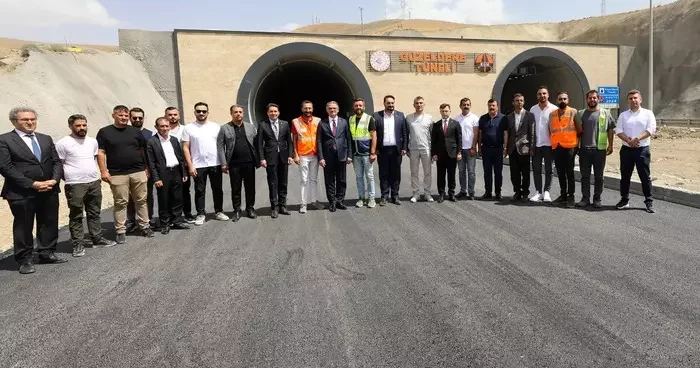 Güzeldere Tüneli’nin ikinci tüpünde çalışmalar sona doğru