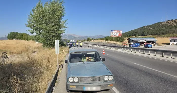Amasya da feci olay! Arızalanan otomobilini kontrol ederken tır çarptı, hayatını kaybetti