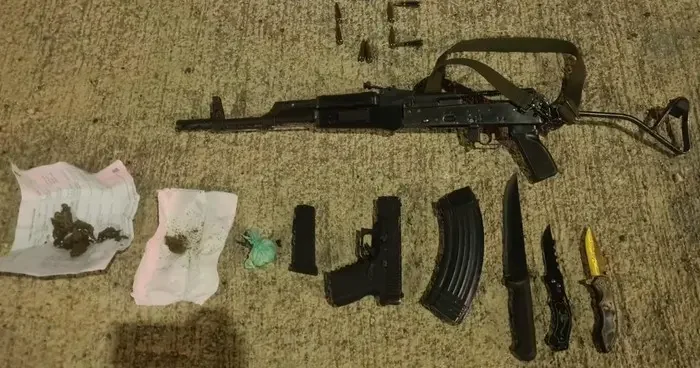 Adıyaman da bir araçta uzun namlulu silah ve uyuşturucu ele geçirildi