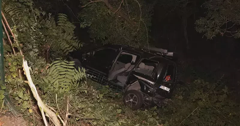 Maslak ta kazada savrulan 2 araç ormana uçtu: 3 yaralı