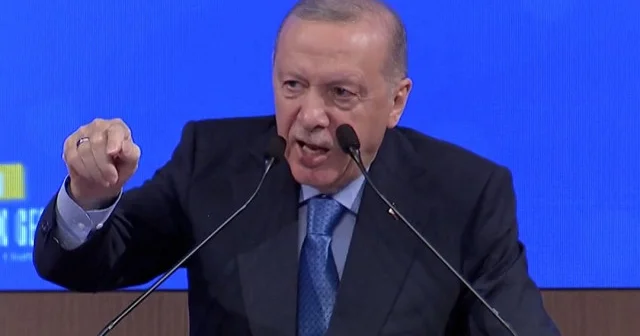 Bu salondaki gençlik Mekke ye doğru ilerleyen o mübarek orduyla aynı hedefe yürüyen bir kadrodur VİDEO İZLE