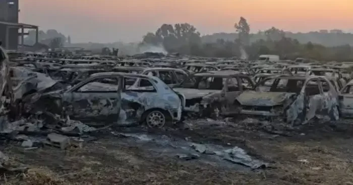 Yunanistan’da gümrük idaresinin otoparkındaki 550 araç yandı