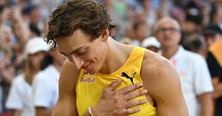 Armand Duplantis, sırıkla atlamada 13. kez dünya rekoru kırdı!