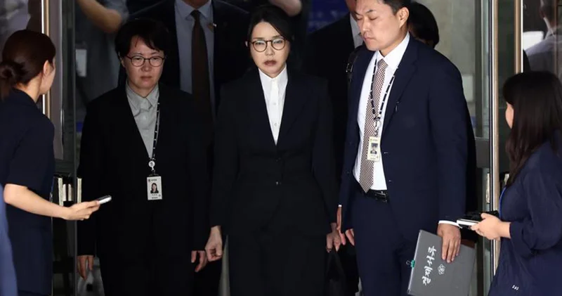 Güney Kore nin eski First Lady si, yolsuzluk soruşturması kapsamında tutuklandı