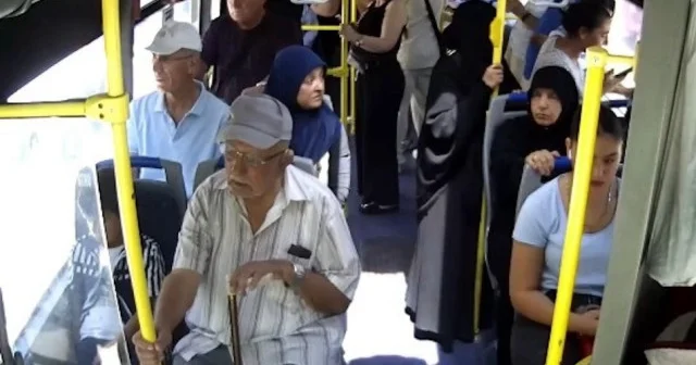 Kayseri de otobüs şoförü güzergahını değiştirip baygınlık geçiren kadını hastaneye götürdü VİDEO İZLE