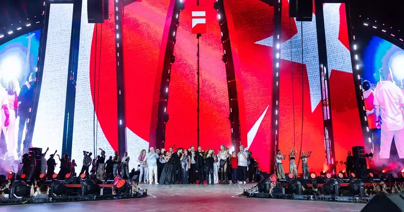‘Rüya Gibi Bir Gece’de Cem Adrian, Gökhan Türkmen, Hande Yener gibi birçok ünlü sanatçı sahne aldı