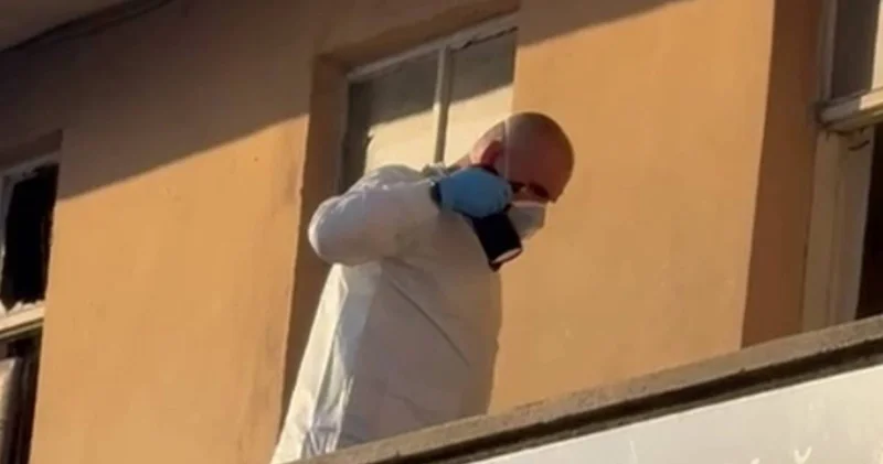 Evinde ölü bulundu: Ev arkadaşı polisi görünce kaçtı