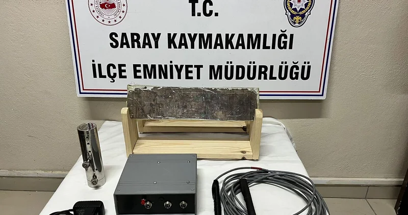 Defineciler, tarihi eser harita ile yakalandı