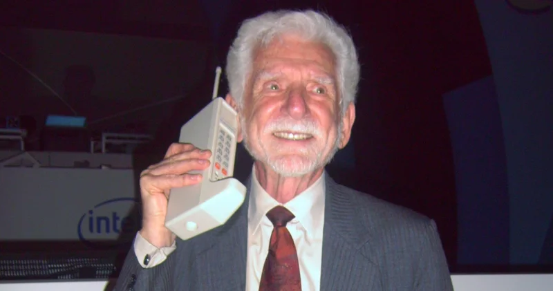 1984 yılında çıkan bu cep telefonu birden popüler oldu, 2 bin euro ya alıcısı var!