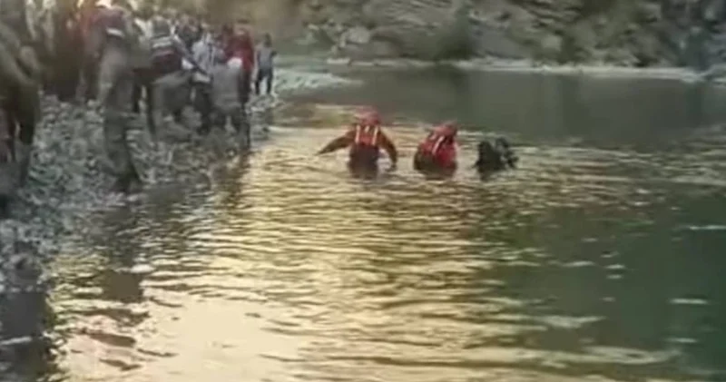 Serinlemek için girdiği derede balçığa saplandı: 2,5 metre derinlikte ölü bulundu