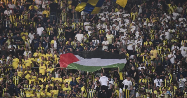 Fenerbahçe taraftarlarından Filistin e destek VİDEO İZLE