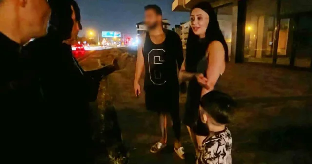 Aksaray da alkollü kadın kapımı açın diye feryat etti kapı açılınca da içeri girmedi VİDEO İZLE