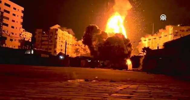 İsrail den es Sevra Caddesi nde bombardıman!