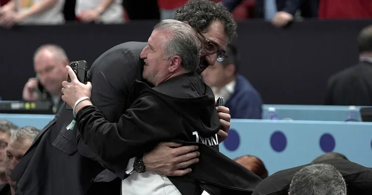 Gençlik ve Spor Bakanı Osman Aşkın Bak ve TBF Başkanı Hidayet Türkoğlu dan Yunanistan zaferi yorumu