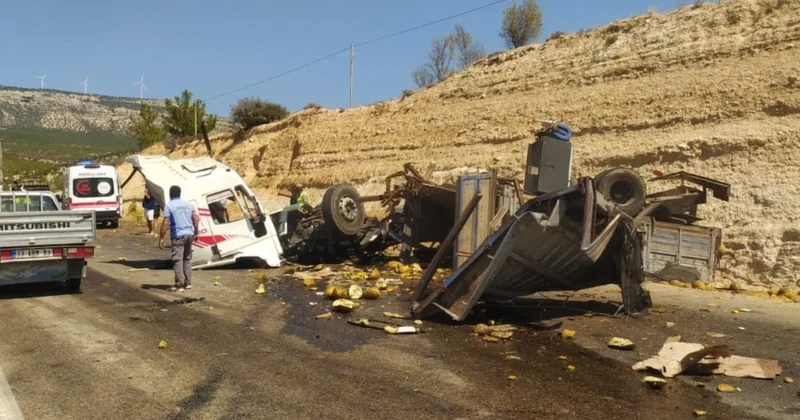 TIR yolcu otobüsüne çarptı: Üç kişi öldü! Sözcü Gazetesi