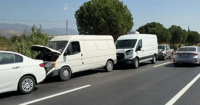 4 aracın karıştığı kazada anne ve 3 aylık bebeği yaralandı Aydın Haberleri