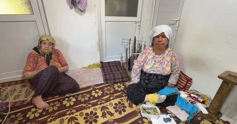 88 yaşındaki anne, 59 yaşındaki kızına bebek gibi bakıyor