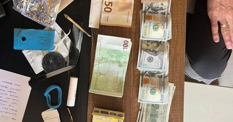 Tuvalette 400 bin liralık döviz ve altın buldu Son dakika haberleri