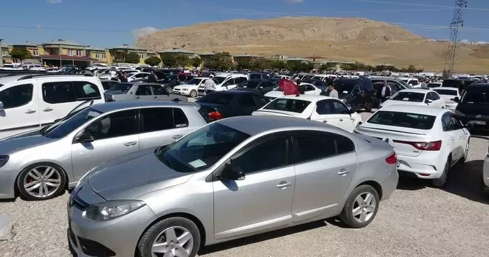 İkinci el oto pazarları hareketlenmeye başladı