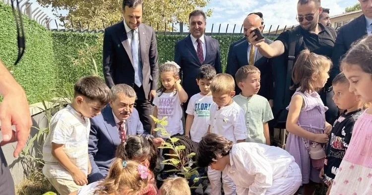 Bakan Tekin’den ada turu