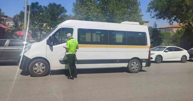 Manisa da okul servislerine denetim: Trafikten men ve para cezaları uygulandı Manisa Haberleri