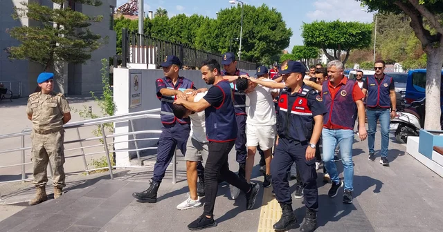 3 kişinin yaralandığı silahlı saldırının şüphelileri yurt dışına kaçma hazırlığındayken yakalandı Antalya Haberleri